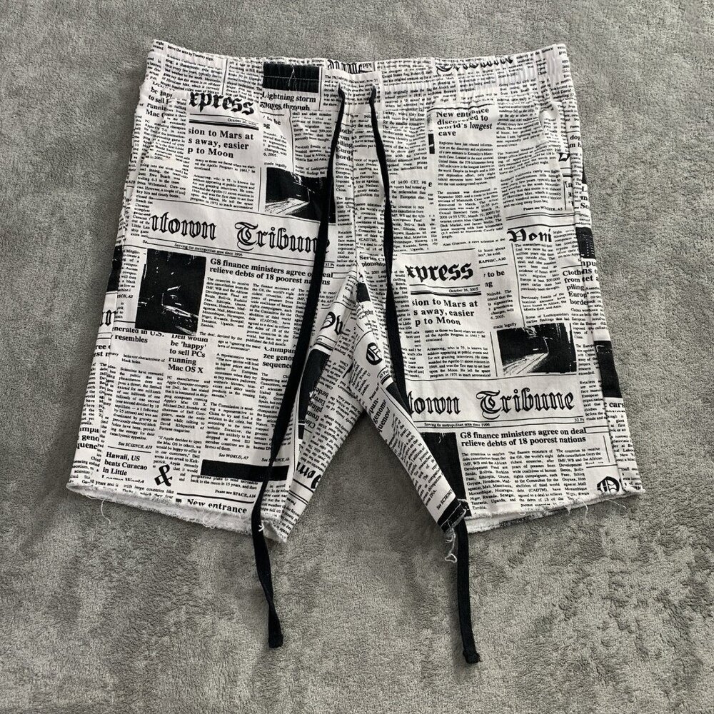 Elwood Shorts Men’s Medium White Black Newpaper Print Drawstring Casual Raw Hem